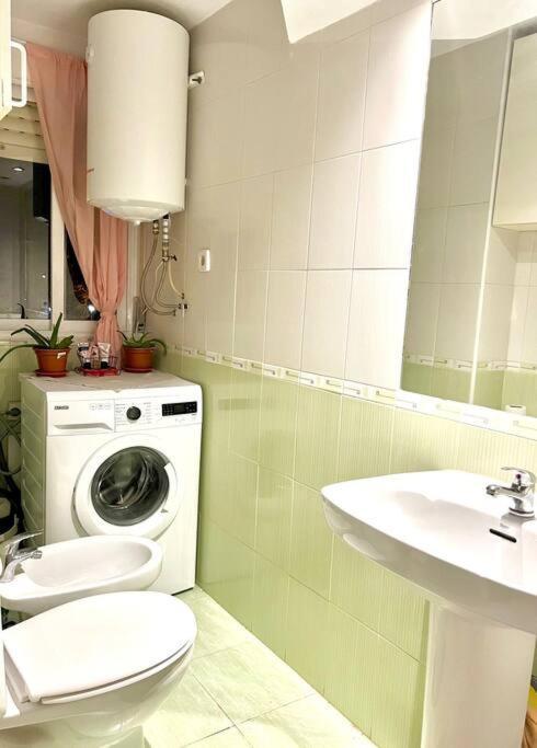 マドリードBonito Apartamento. Estadio Wanda - Metro Sanblasアパートメント エクステリア 写真